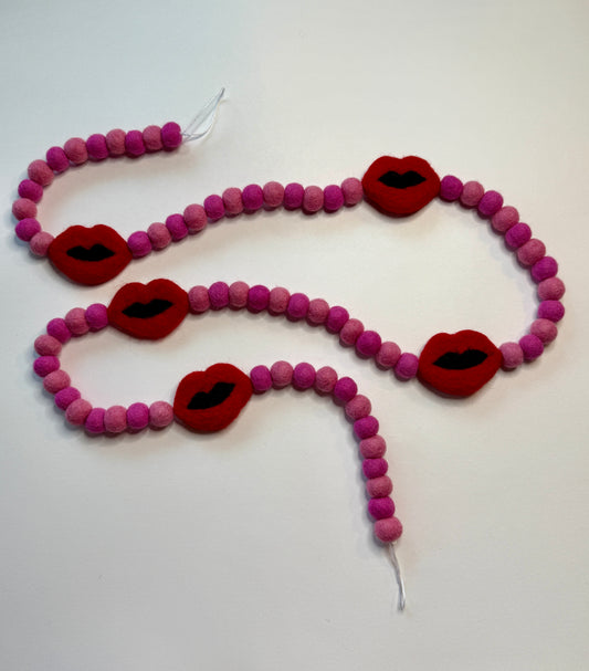 Gimme a Kiss Valentines Day Felt Garland