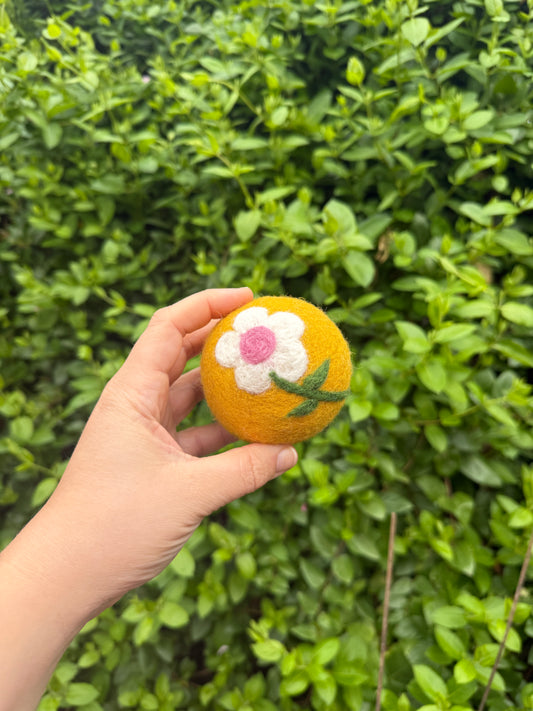 Flowers: Eco Wool Dryer Balls Fair Trade: Daisy