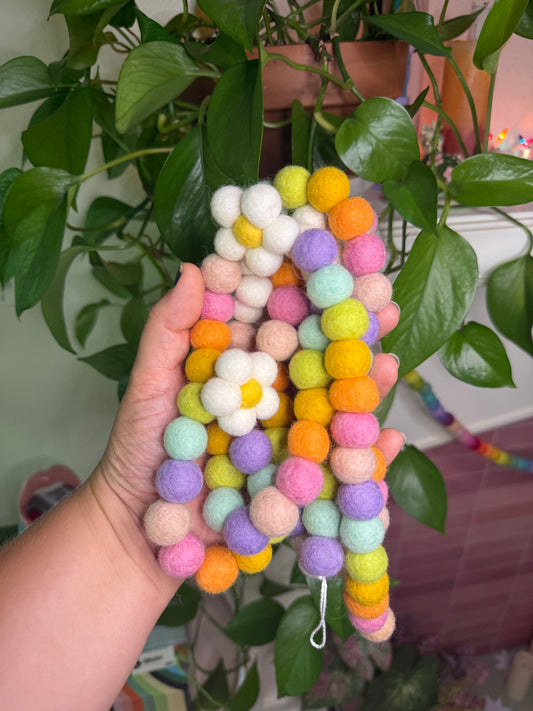 Pastel Daisy Garland